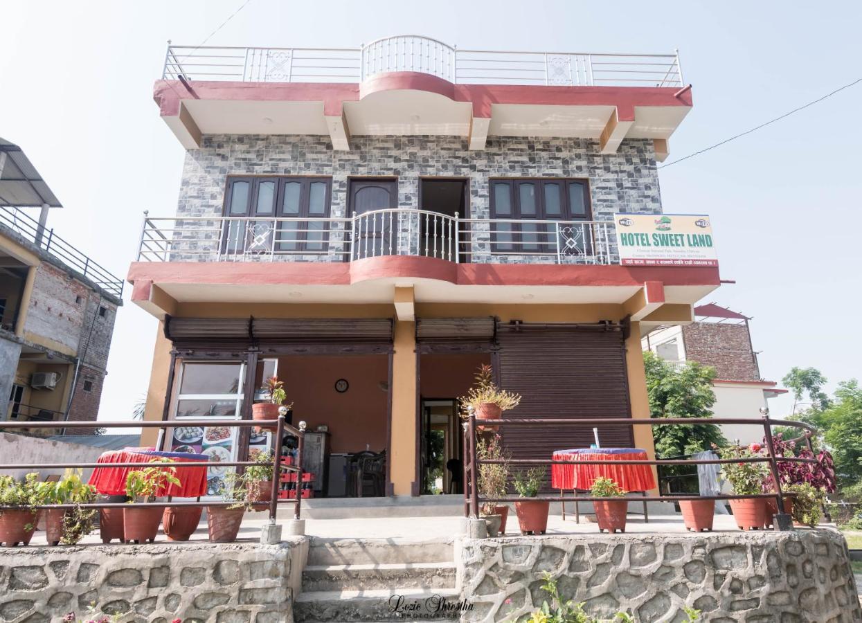 Hotel Sweetland Sauraha Extérieur photo