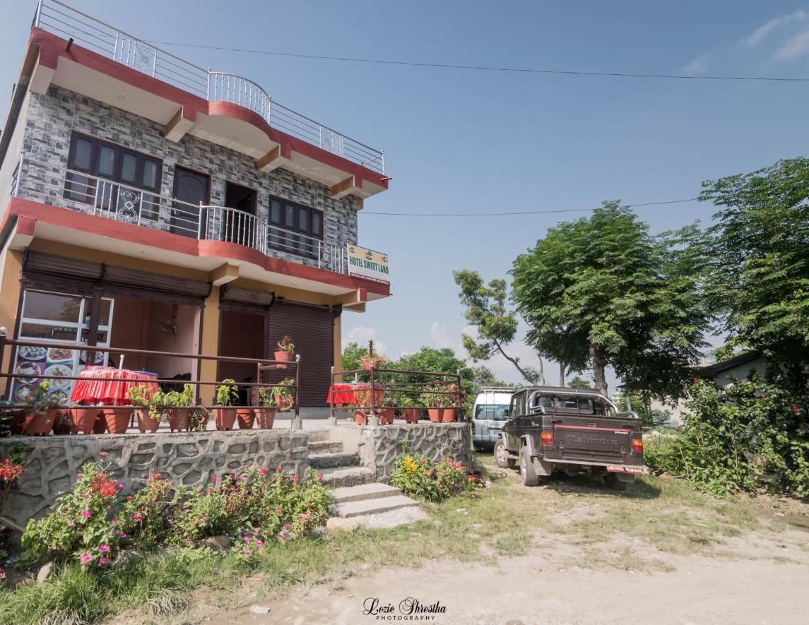 Hotel Sweetland Sauraha Extérieur photo