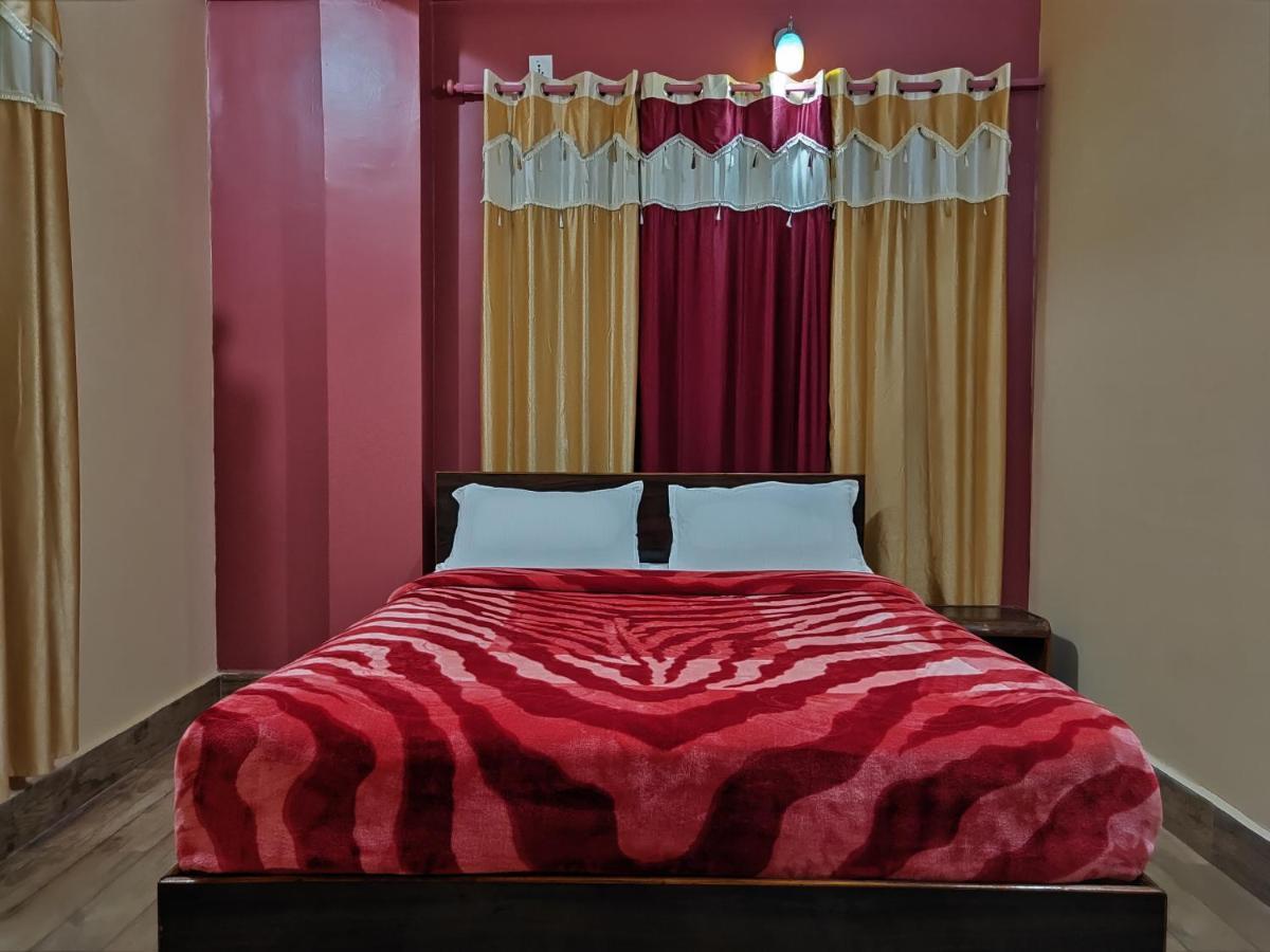 Hotel Sweetland Sauraha Extérieur photo